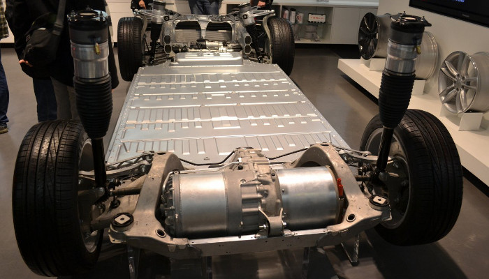Компания Tesla Motors представила аккумулятор на 650 километров пробега