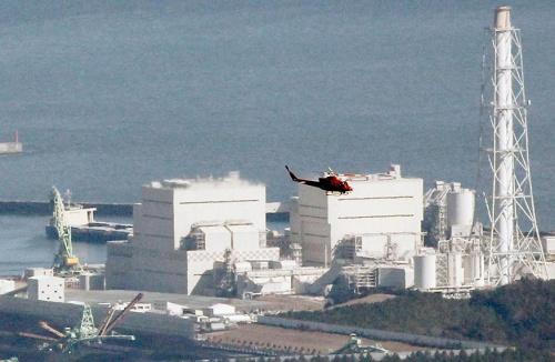 Вертолет вблизи АЭС «Фукусима-1»