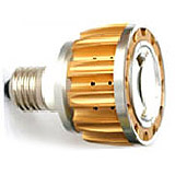 Светодиодная лампа с цоколем Е27. Является эквивалентом обычной лампы накаливания с мощностью в 60 ватт, хотя сама потребляет только 10 ватт.
