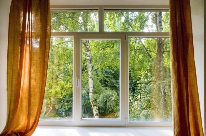 Плохо герметизированные окна – так же причина потерь тепла
